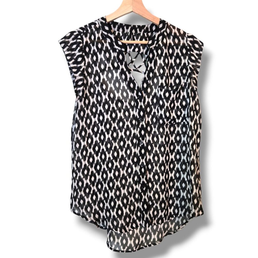 Maurices blouse womens Medium Cap-sleeve, lightweight allover print, cut-out